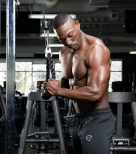 Lee más sobre el artículo 4 formas de entrenar tus tríceps sin riesgo de lastimarte los codos